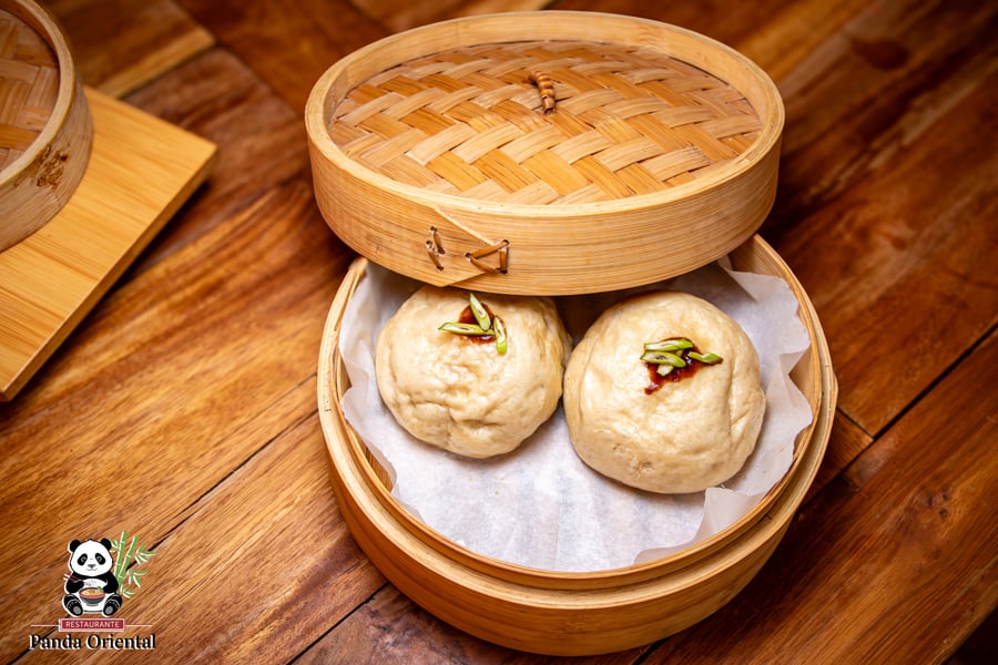 Gyozas japonesas rellenas de carne de cerdo en Panda Oriental